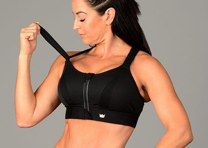 Woman wearing blackshefit sports bra with adjustable straps