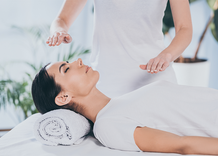 Reiki healing therapy session